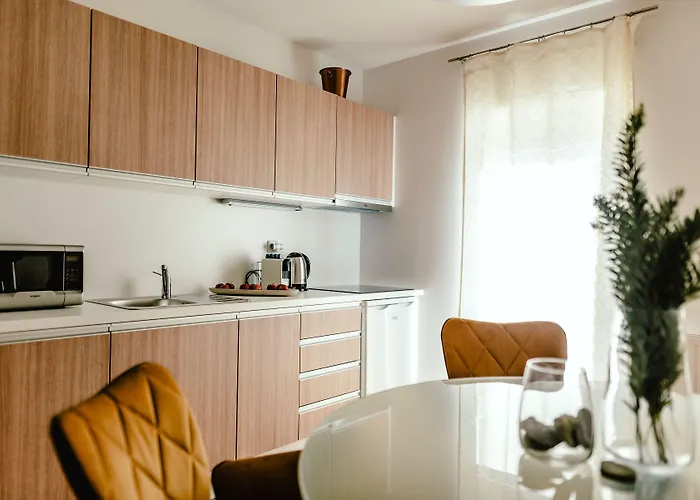 Luxury Zelny Trh 4 *